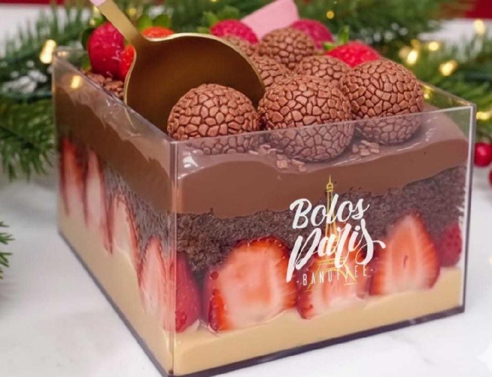 CAKE-BOX-BOLO-DE-CHOCOLATE-COM-MORANGO